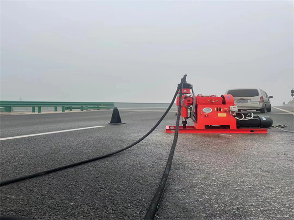 霍尔果斯马路路基路面开裂下沉注浆加固灌浆