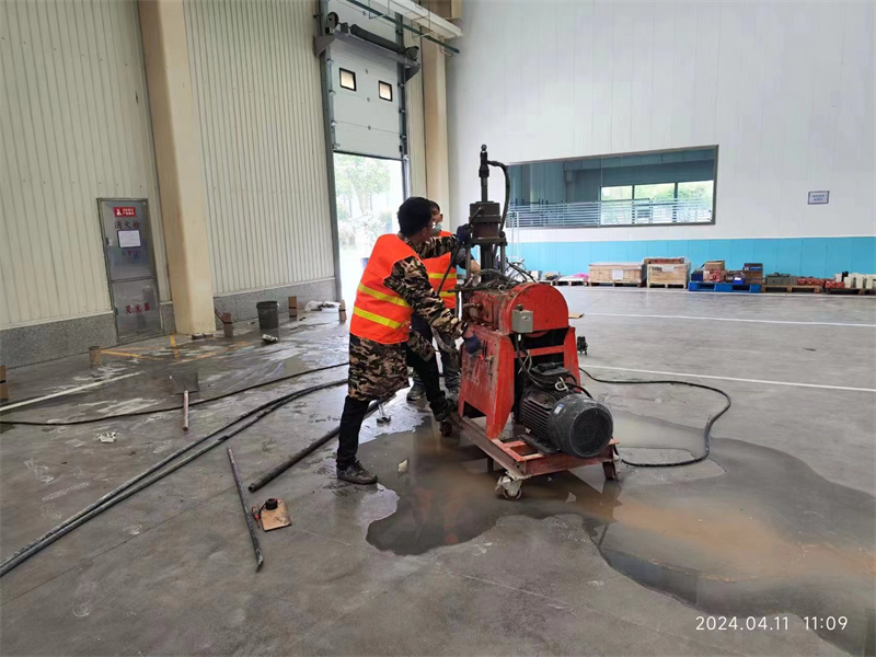 霍尔果斯厂房地面下沉塌陷注浆加固施工